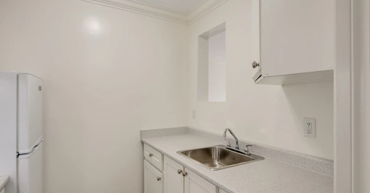 202-1555 Jubilee Avenue, Victoria, BC, V8R 4N4 - 5