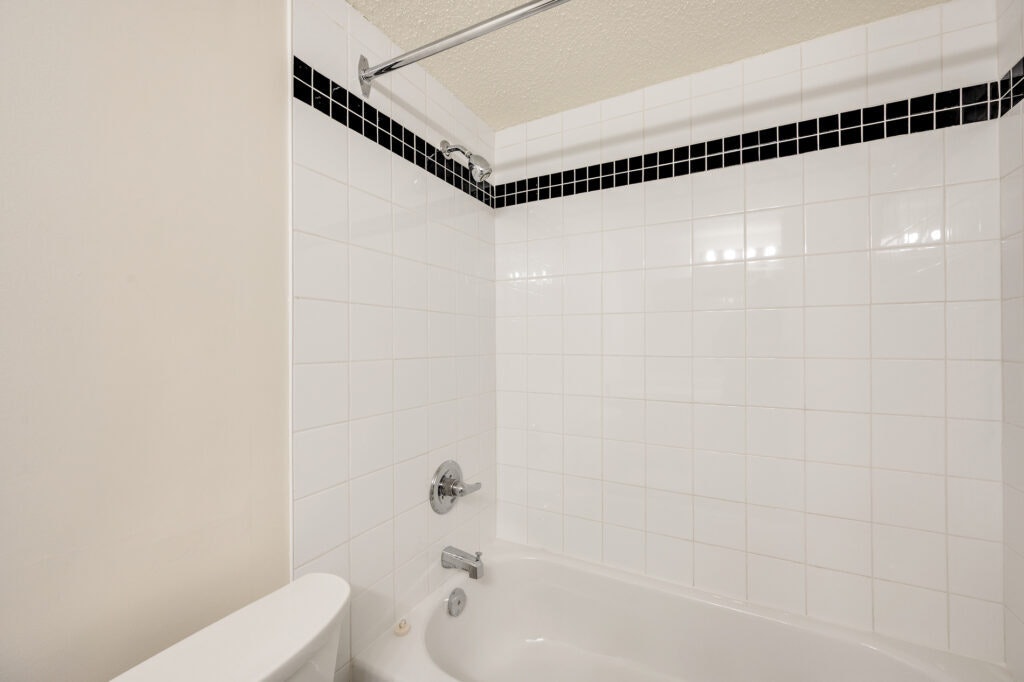 202-1555 Jubilee Avenue, Victoria, BC, V8R 4N4 - 12