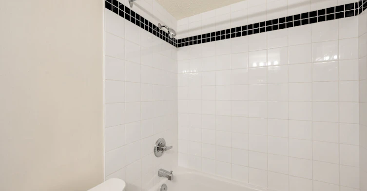 202-1555 Jubilee Avenue, Victoria, BC, V8R 4N4 - 12
