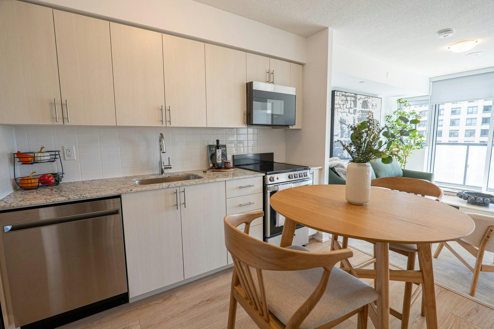 950 Lansdowne Avenue, Toronto, ON, M6H 4K4 - 4