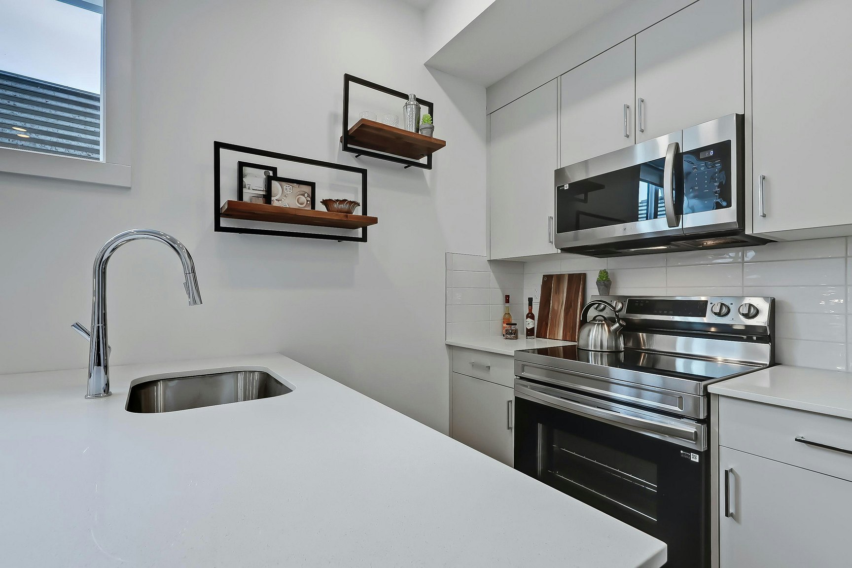 505 22 Avenue Northwest, Calgary, AB, T2M 1N5 - 3