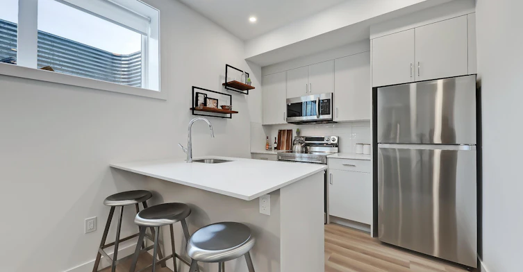 505 22 Avenue Northwest, Calgary, AB, T2M 1N5 - 2