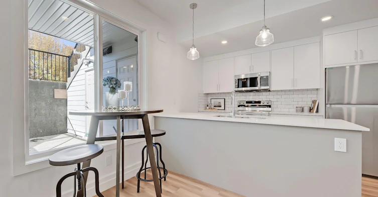 4404 20 Street Southwest, Calgary, AB, T2T 7A4 - 6