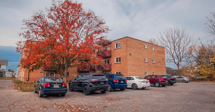 8-5964 Barker Street, Niagara Falls, ON, L2G 1Y4 - 4