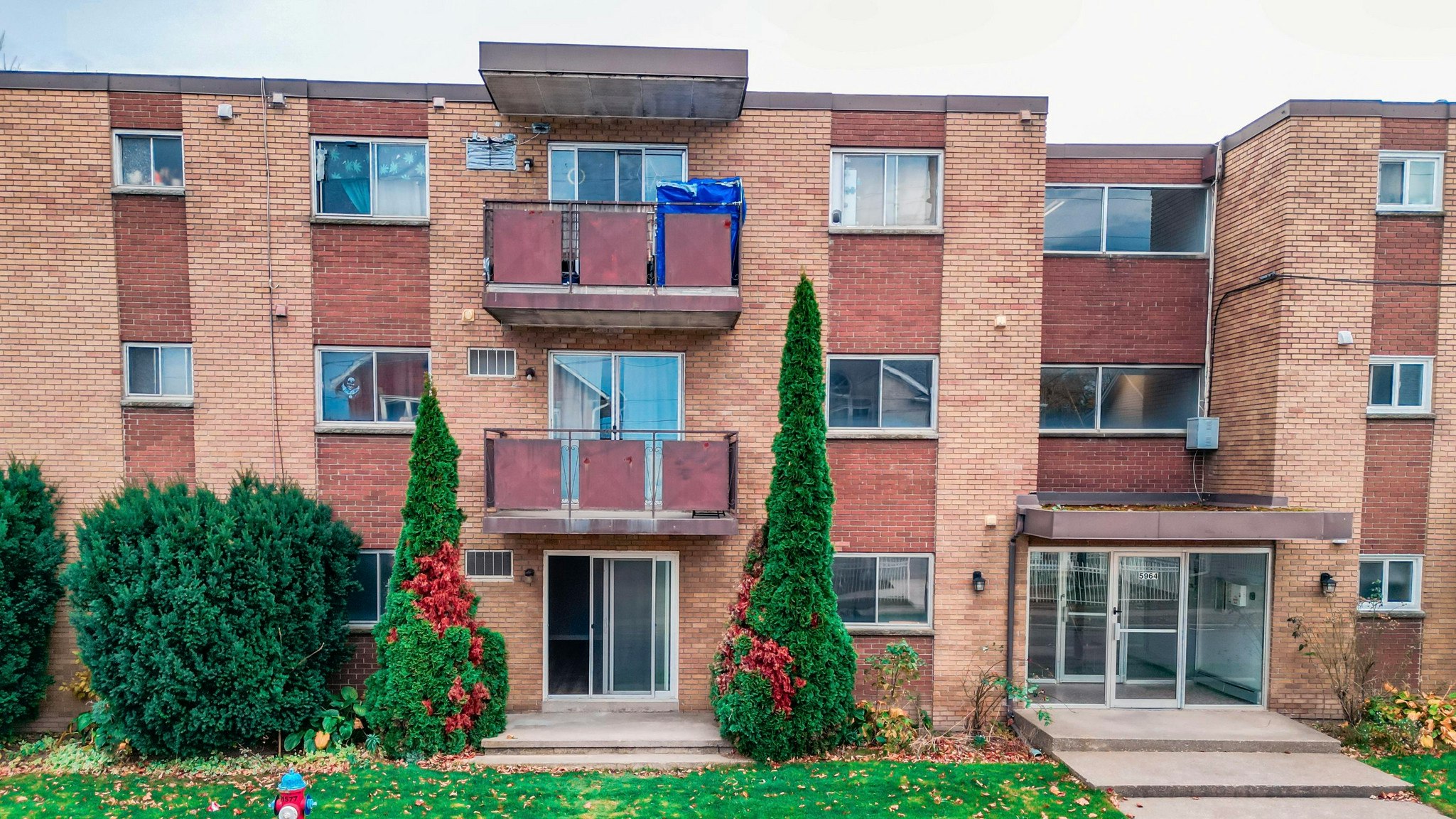 8-5964 Barker Street, Niagara Falls, ON, L2G 1Y4 - 2