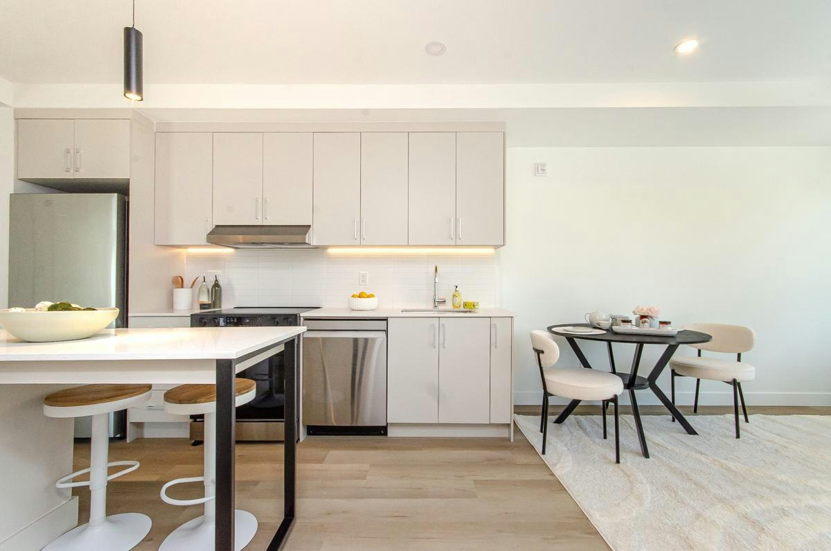 203-398 Roosevelt Avenue, Ottawa, ON, K2A 4J2 - 2