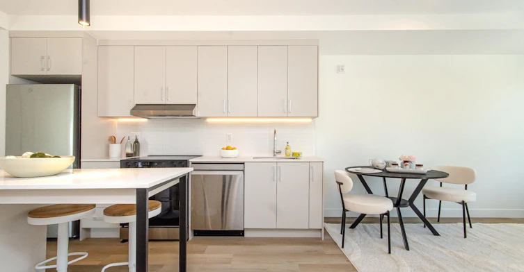 203-398 Roosevelt Avenue, Ottawa, ON, K2A 4J2 - 2