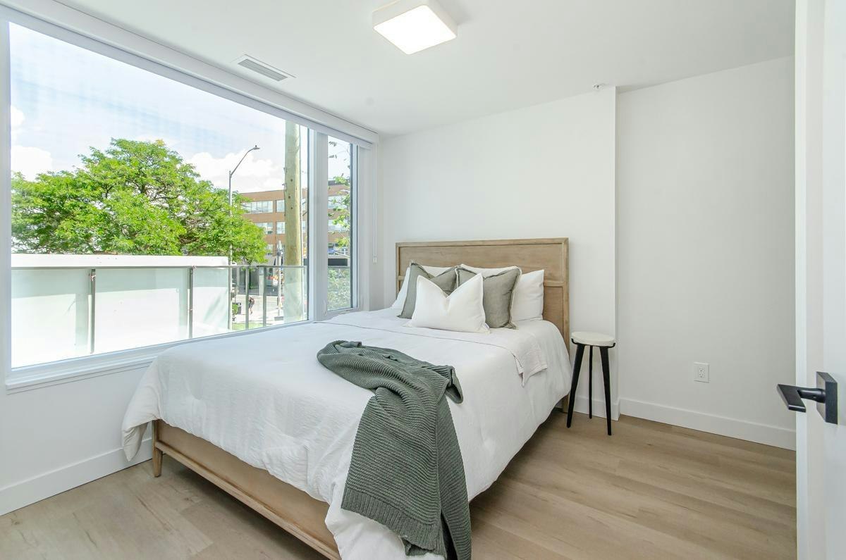 203-398 Roosevelt Avenue, Ottawa, ON, K2A 4J2