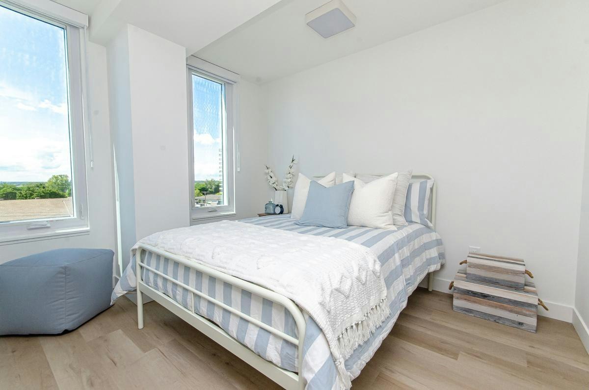 205-398 Roosevelt Avenue, Ottawa, ON, K2A 4J2