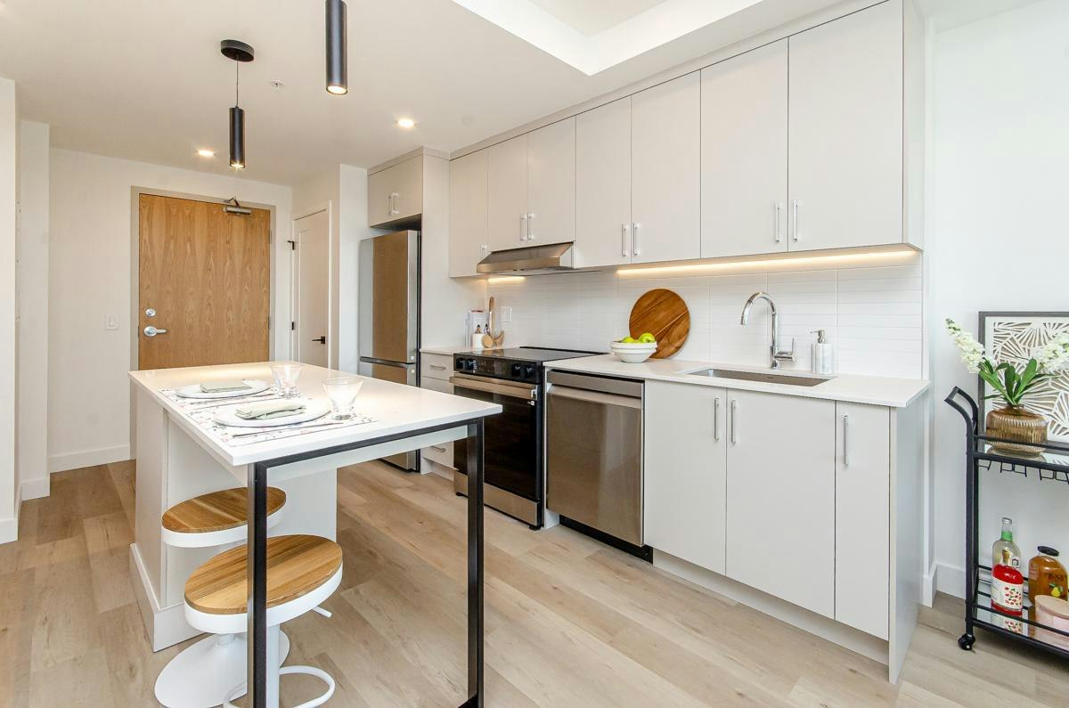 205-398 Roosevelt Avenue, Ottawa, ON, K2A 4J2 - 2
