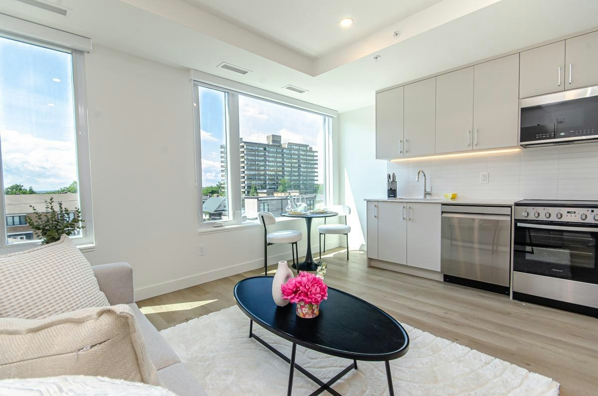 209-398 Roosevelt Avenue, Ottawa, ON, K2A 4J2