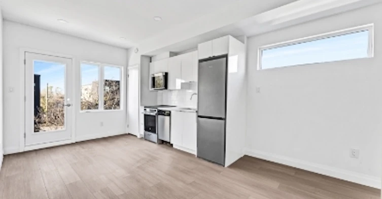 202-368 Tweedsmuir Avenue, Ottawa, ON, K1Z 5N4 - 2