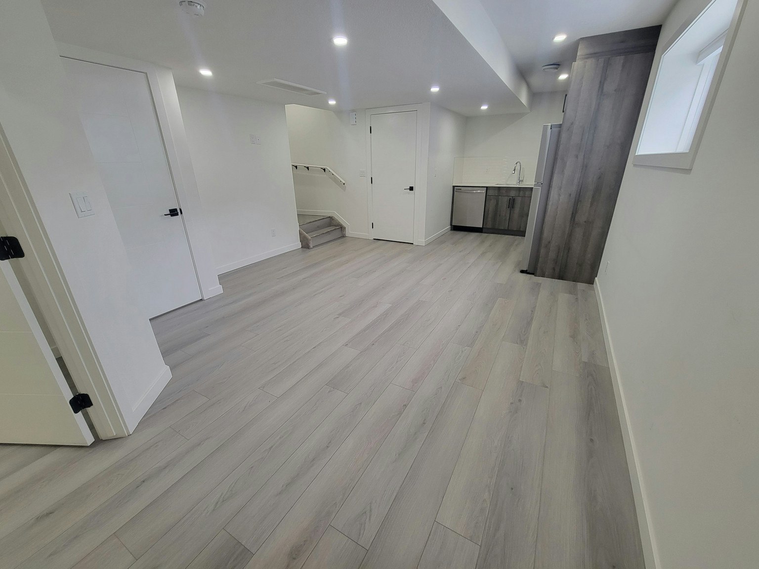 17931 60 Street Northwest, Edmonton, AB, T5Y 3W9 - 2
