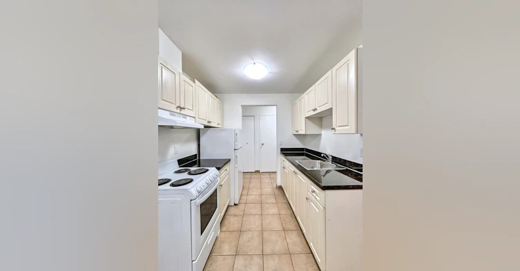 221-1045 Haro Street, Vancouver, BC, V6E 3Z8 - 3