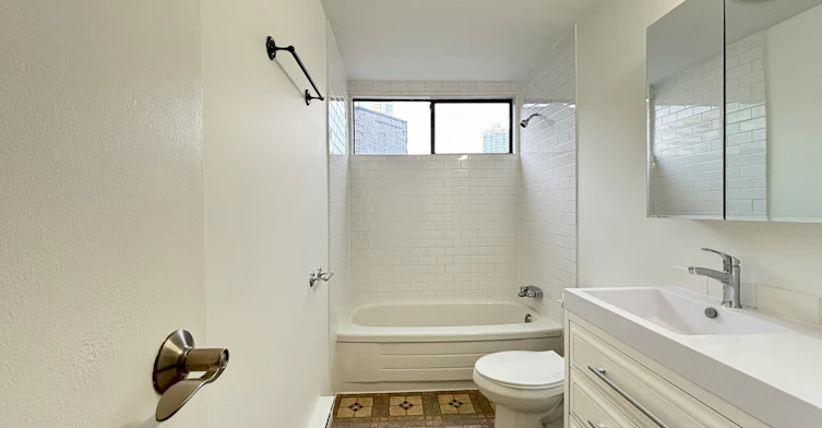 113-1045 Haro Street, Vancouver, BC, V6E 3Z8 - 11