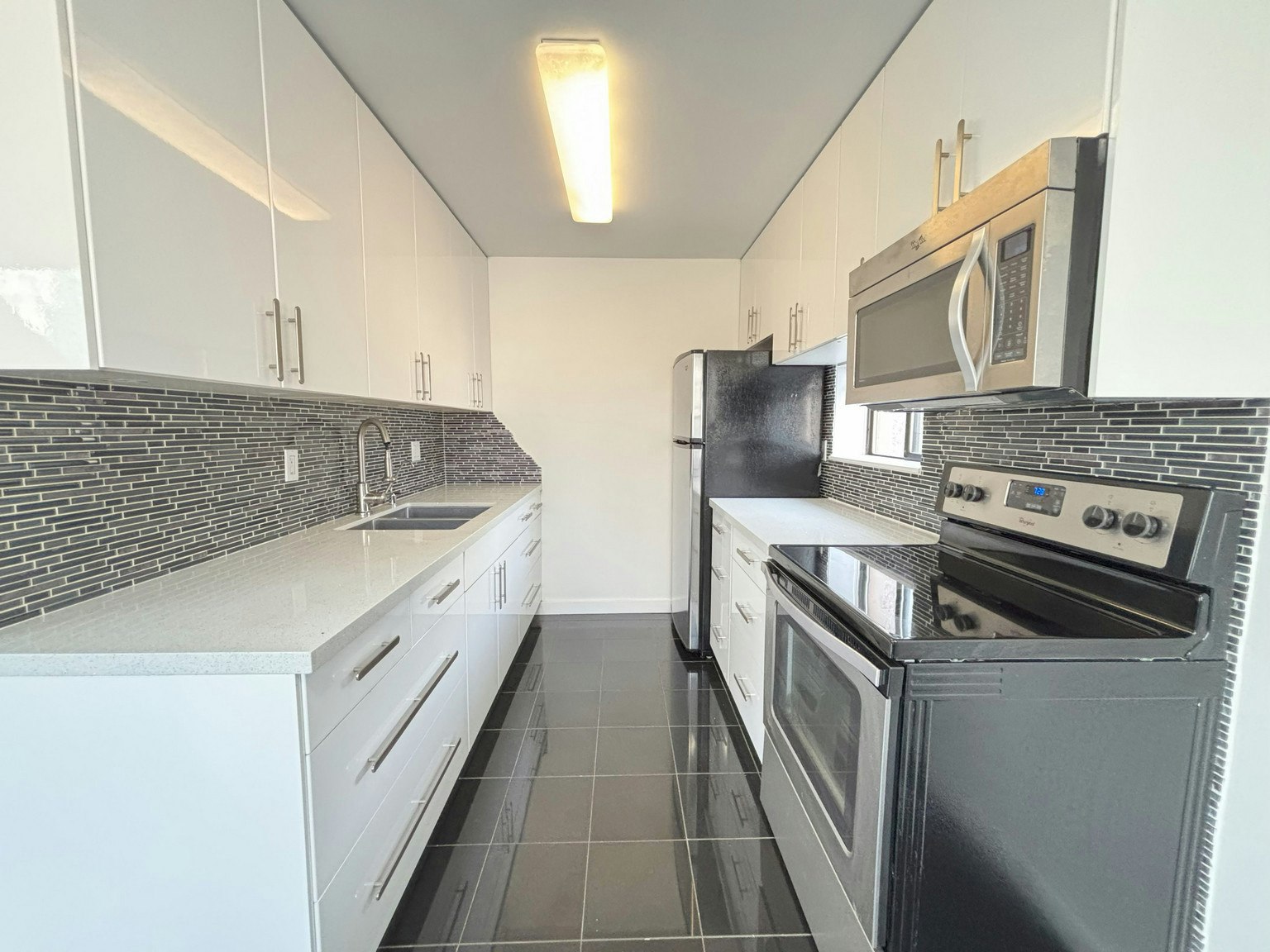 405-1045 Haro Street, Vancouver, BC, V6E 3Z8 - 3