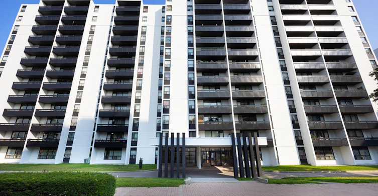 33-501-2235 Hurontario Street, Mississauga, ON, L5A 2E9 - 2