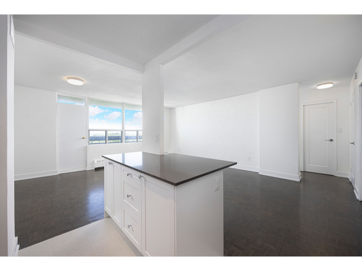 33-606-2235 Hurontario Street, Mississauga, ON, L5A 2E9 - 7