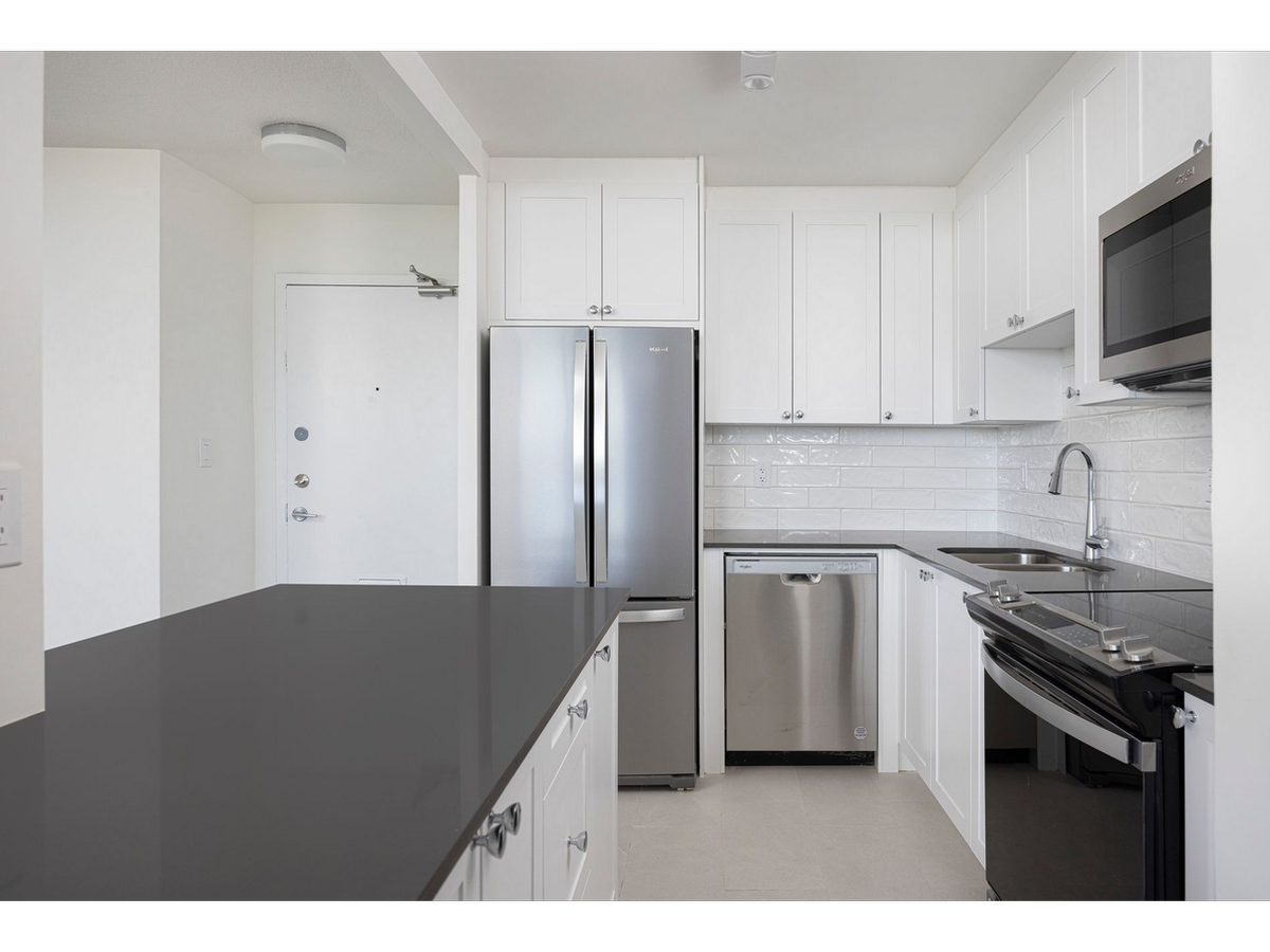 33-804-2235 Hurontario Street, Mississauga, ON, L5A 2E9 - 6