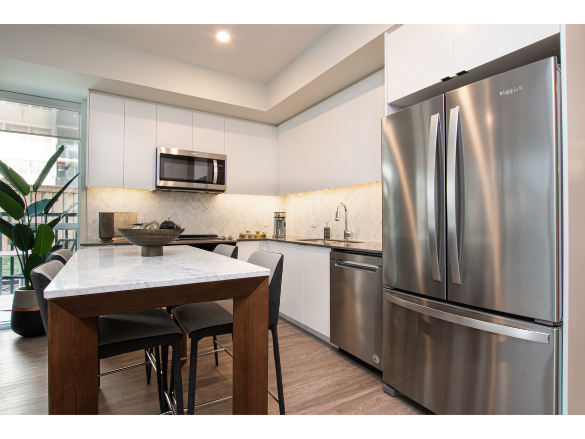 0201-2475 Hurontario Street, Mississauga, ON, L5A 0A9 - 2