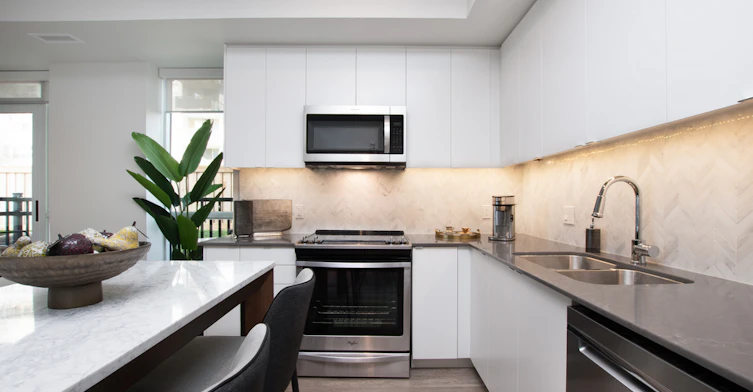 0201-2475 Hurontario Street, Mississauga, ON, L5A 0A9 - 7