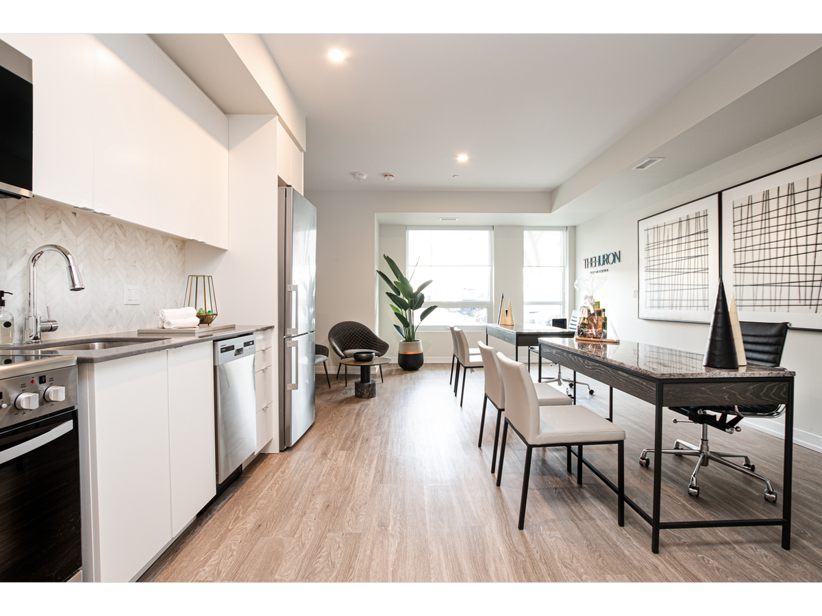 0201-2475 Hurontario Street, Mississauga, ON, L5A 0A9 - 3