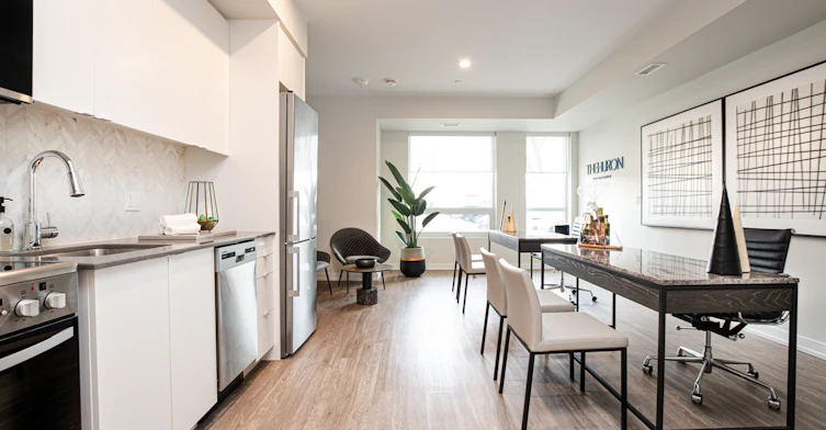 0201-2475 Hurontario Street, Mississauga, ON, L5A 0A9 - 3