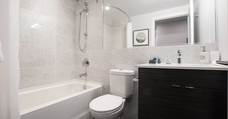 0213-2475 Hurontario Street, Mississauga, ON, L5A 0A9 - 6