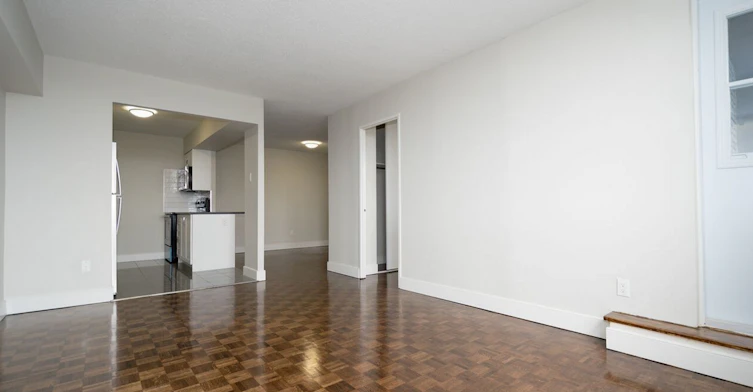 145-602-147 Wellington Street, Aurora, ON, L4G 3L9 - 3