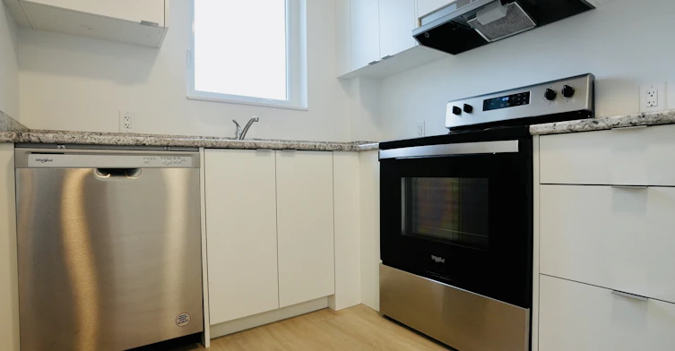 2-926 Queen Street East, Toronto, ON, M4M 1J5 - 4
