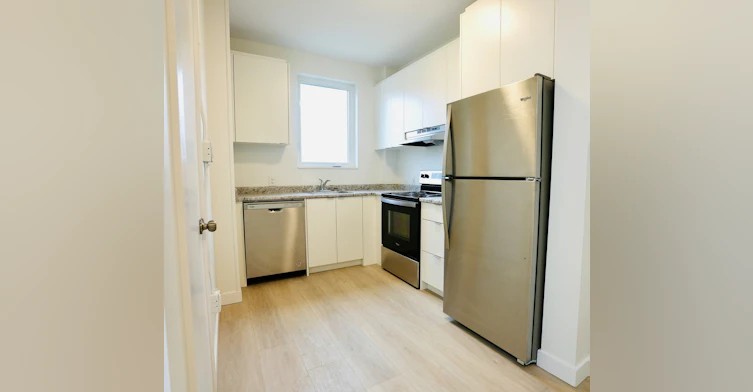 2-926 Queen Street East, Toronto, ON, M4M 1J5 - 5