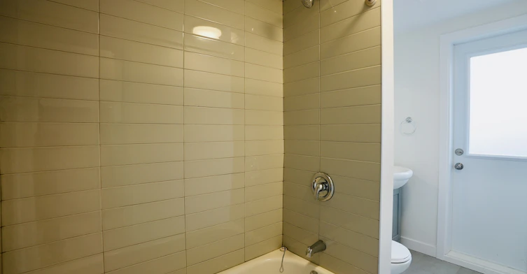 2-926 Queen Street East, Toronto, ON, M4M 1J5 - 3