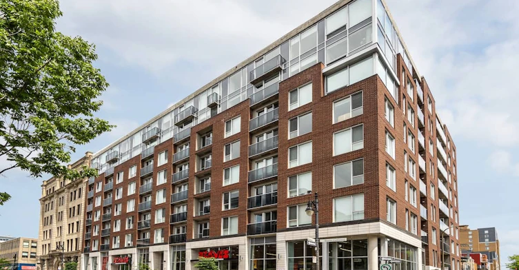 1255 De Bullion Rue, Montréal, QC, H2X 0B9