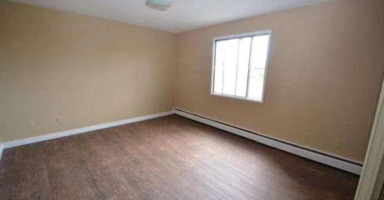 9140 144 Avenue, Edmonton, AB, T5E 5V5 - 9