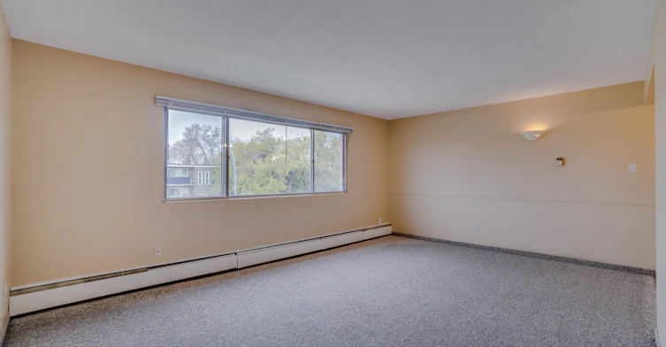 10005 154 Street, Edmonton, AB, T5P 2H1 - 4