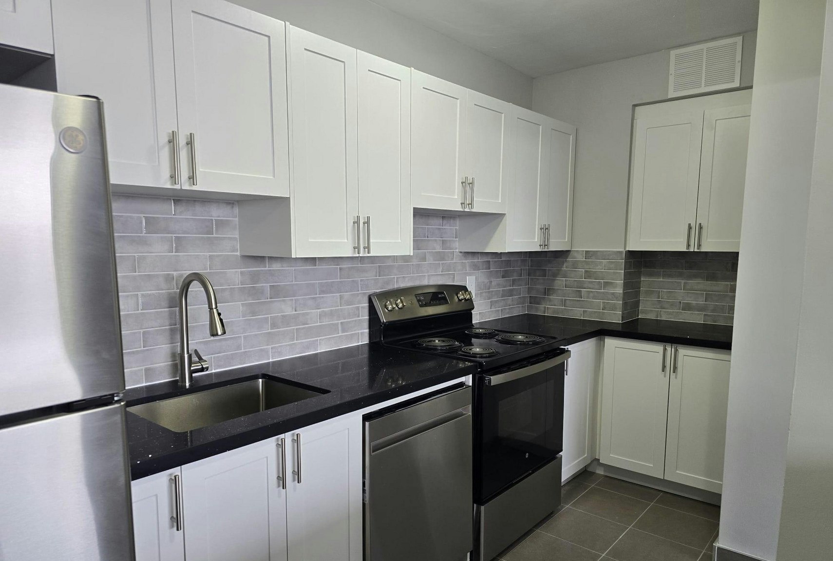 704-2185 Lawrence Avenue East, Toronto, ON, M1P 2P6 - 2