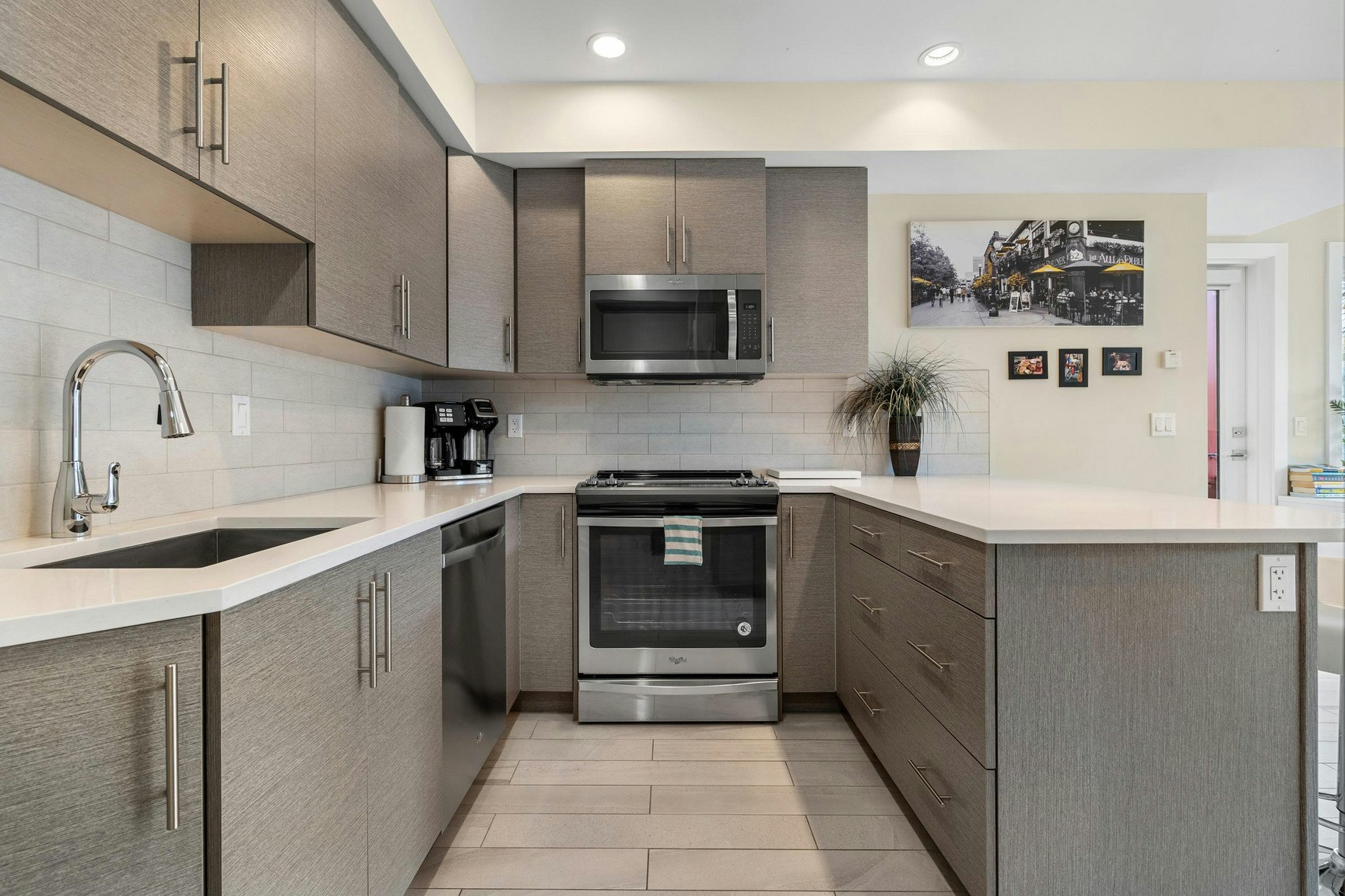 202-108 23 Avenue Southwest, Calgary, AB, T2S 0J1 - 2