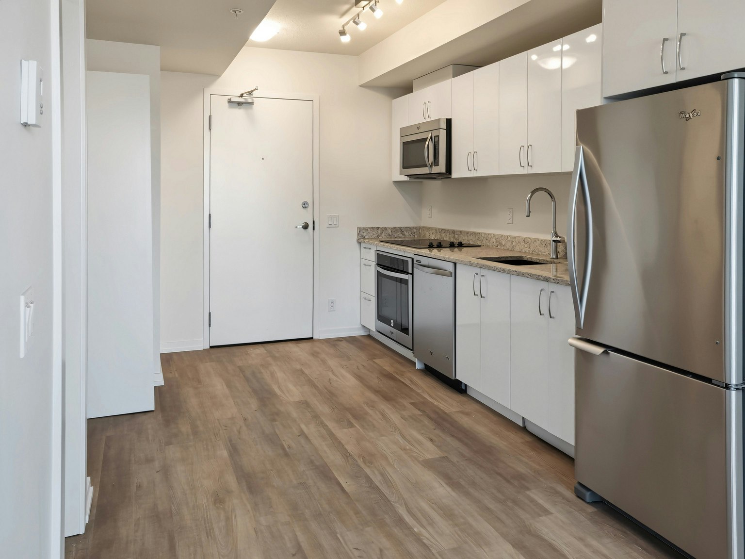 708-450 8 Avenue SE, Calgary, AB, T2G 1T2 - 3