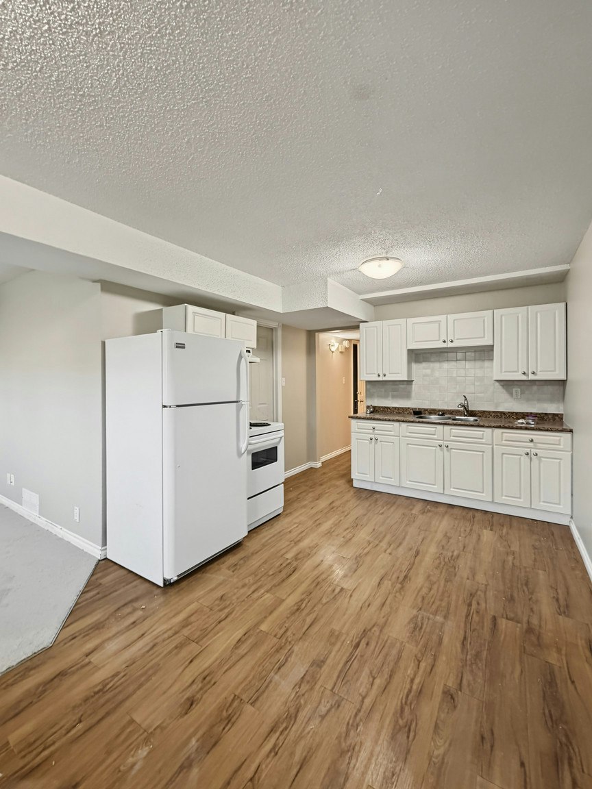 6425B-6425 35 Avenue Northwest, Calgary, AB, T3B 1S5 - 6