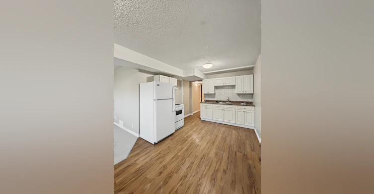 6425B-6425 35 Avenue Northwest, Calgary, AB, T3B 1S5 - 6