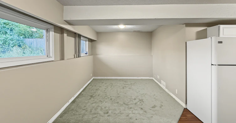 6425B-6425 35 Avenue Northwest, Calgary, AB, T3B 1S5 - 5