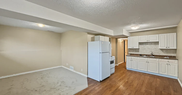 6425B-6425 35 Avenue Northwest, Calgary, AB, T3B 1S5 - 3