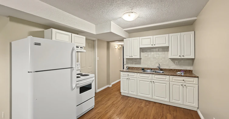 6425B-6425 35 Avenue Northwest, Calgary, AB, T3B 1S5 - 2
