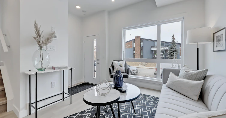 453 35 Avenue NW, Calgary, AB, T2K 5Z9