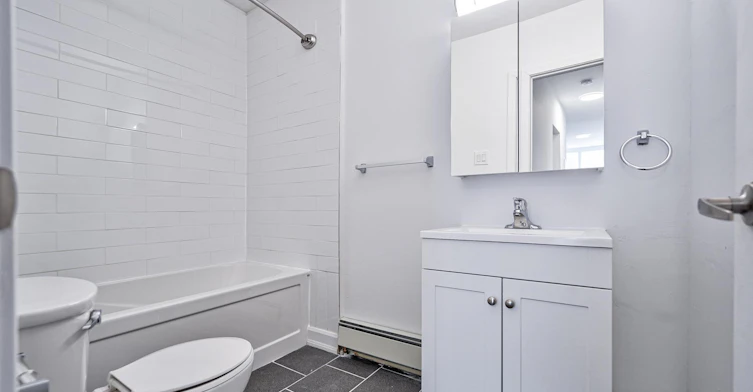 1046 Bathurst Street, Toronto, ON, M5R 3G7