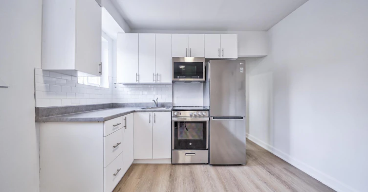 1046 Bathurst Street, Toronto, ON, M5R 3G7 - 4