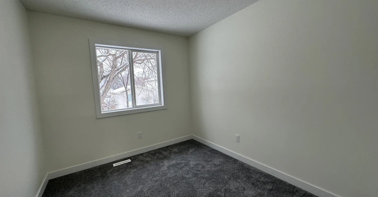 B-11903 93 Street Northwest, Edmonton, AB, T5G 1E6 - 11