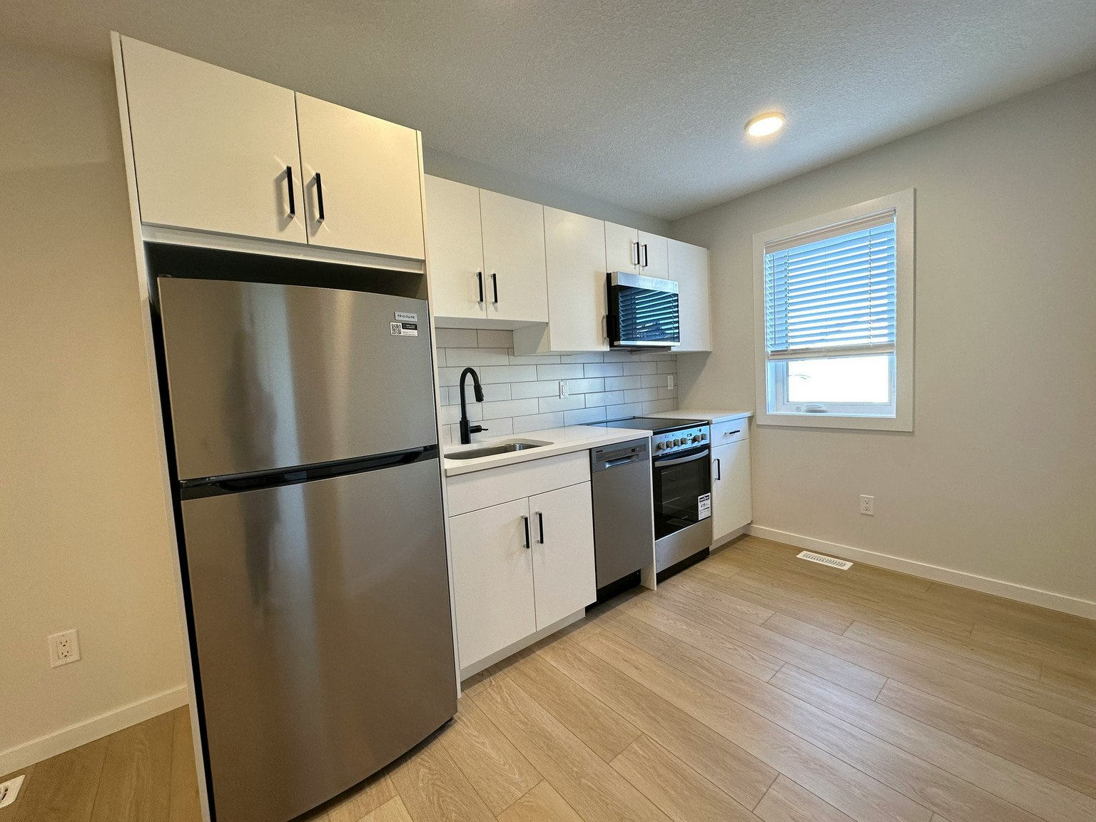 3-20740 24 Avenue Northwest, Edmonton, AB, T6M 2P1 - 2