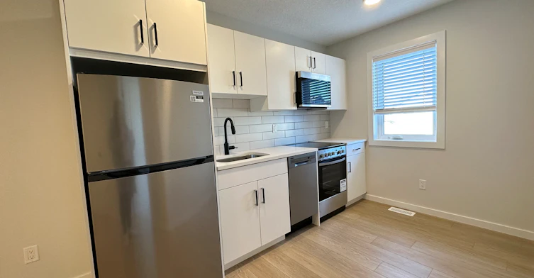 3-20740 24 Avenue Northwest, Edmonton, AB, T6M 2P1 - 2