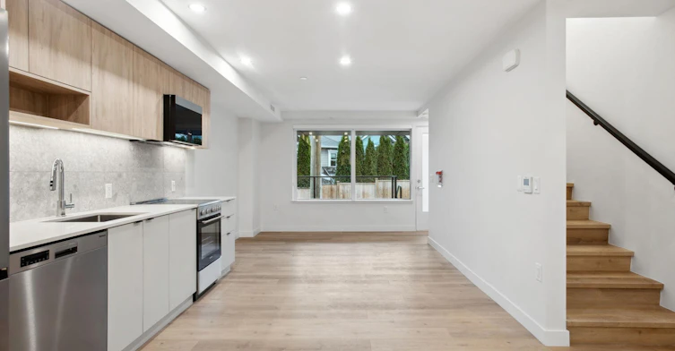 3572 Glen Drive, Vancouver, BC, V5V 0J6 - 2